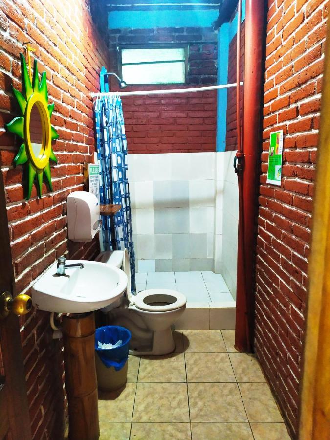 Montañita Iguana Beach Houseホステル エクステリア 写真