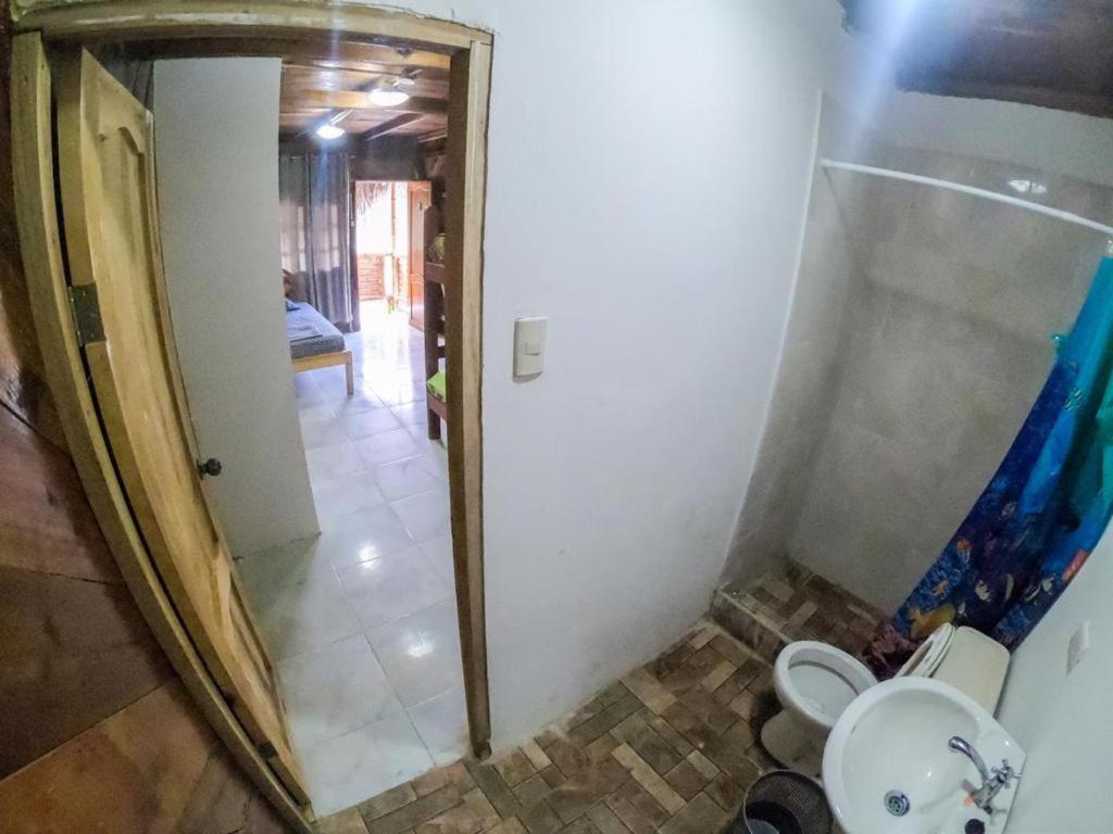 Montañita Iguana Beach Houseホステル エクステリア 写真